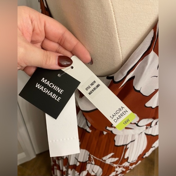 Plus Dress 🧡🖤 - Picture 6 of 6